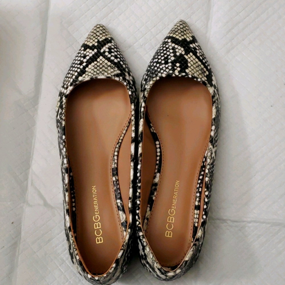 BCBGeneration Pointed toe flats